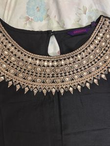 Embellished Black Sleeveless Kurta