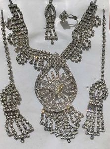 Stunning Rhinestone Jewellery Set