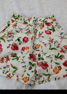 Trendy Floral High-Waisted Shorts with Belt