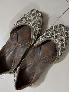 Embellished Jutti Flats