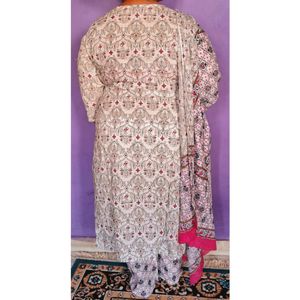 White Floral Kurta Set With Dupatta And Pant
