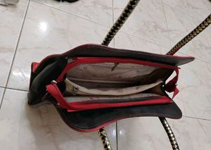 Stylish Handbag with Snake Handle Design