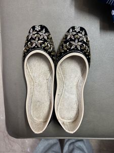 Embellished Black Velvet Juttis