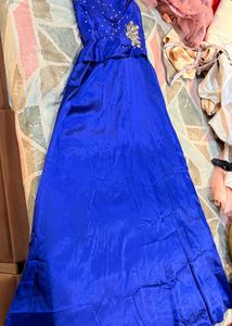 Blue Embellished Gown🦋🧚🏻‍♀️(zip stuck)
