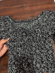 Chic Black &amp; White Floral Print Top