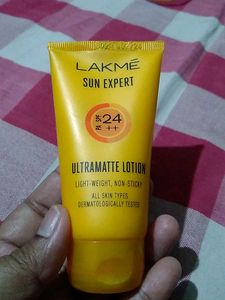 Sunscreen And Facial Applicator