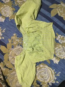 Chic Green Gingham Puff Sleeve Top