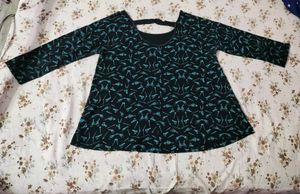 Bundle of 2 Women's Beautiful Tops 💙🖤