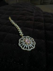 Stunning Kundan Maang Tikka