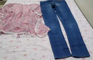✨💜Pink Printed Boho Top with Blue Denim Jeans Com