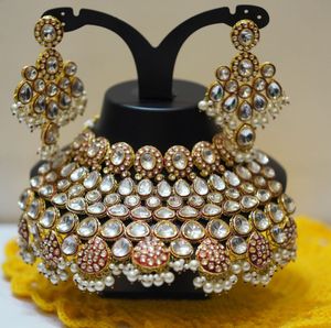 Stunning Kundan Necklace &amp; Earring Set