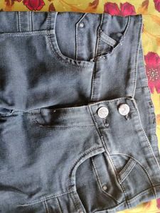 Stylish High-Waisted Denim Jeans