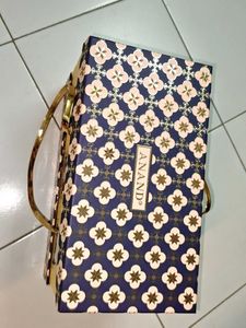 Anand Gift Box with Tea Cans