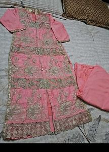 Beautiful Pink Embroidered Kurta Set