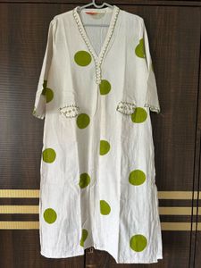 Off White Kurta set with Green Polka Dots