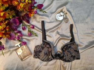 🇳🇿💫🎀 Imported Elegant Black Lace Bra