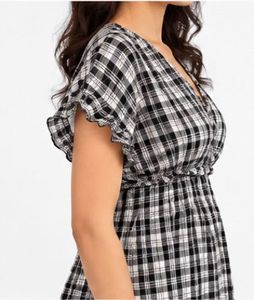 Chic smart Black &amp; White Plaid Top