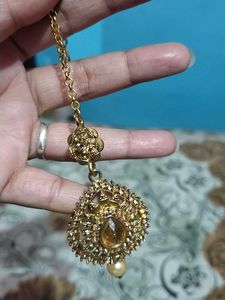 Exquisite Gold Maang Tikka