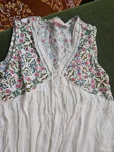 Boho Floral Embroidered V-Neck Sleeveless Top