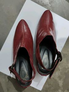 Chic Pointed Toe Slingback Heels