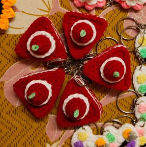 crochet red velvet pestry keychain 🍰♥️