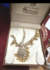 Exquisite Kundan manthapatti Maang Tikka
