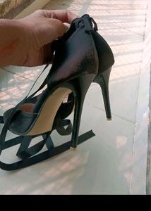 Black Matte Heels 👠 No Coins❌, Only Cash