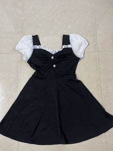 Chic Black & White Puff Sleeve Dress