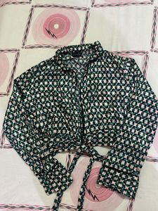 Stylish Geometric Print Tie-Front Crop Top