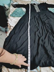 Elegant Black Embroidered Kurta