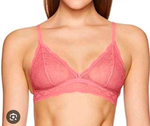 Coral Lace Bralette with beautiful brief 👍