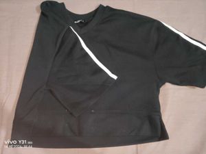✨ Black Sporty Crop Top 🖤🤍