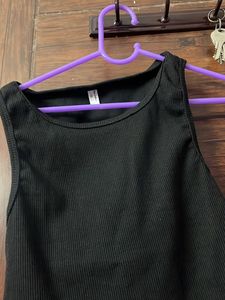 BLACK TANK TOP