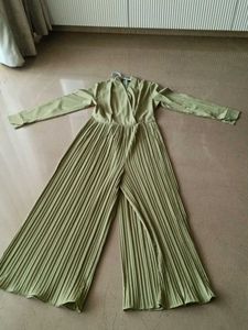 Chic Pleated Wide-Leg Jumpsuit