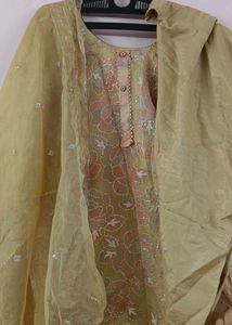 ✨ Elegant Organza Embroidered 3-Piece Suit ✨