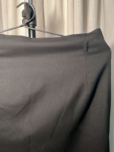 🆕 H&amp;M Classic Black A-Line Skirt