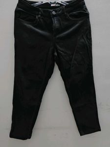 Black Cropped Jeans