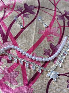 Elegant Pearl and Crystal Necklace Set