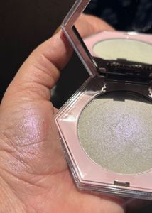 Fenty Beauty Highlighter shade 04 pink ice