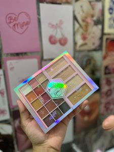 Shryoan 'Born to Sparkle' Makeup Kit