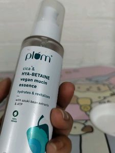 Plum Cica &amp; HYA-Betaine Vegan Mucin Essence