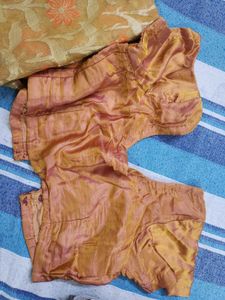 beautiful zari saree set.