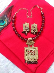 Maroon Beaded Necklace & Chain Set