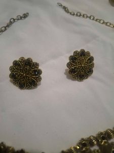 Black and Gold Necklace &amp; Earring Set