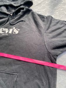 Levi's Hoodie - Cozy &amp; Stylish