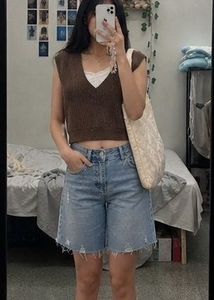 Cropped V-Neck Knit Vest