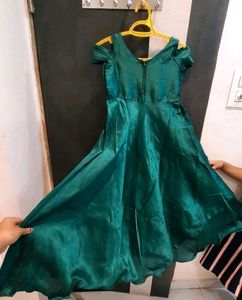 Green designer dress😍 For 10-12 yrs old✅Cash✅Coins❌