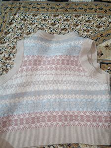 Sweater Vest Size: Length 17.7 Inch Waist : 39 inch