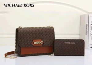 MICHAEL KORS**HEATHER LARGE LOGO SHOULDER BAG*
