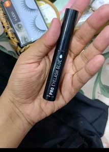 Swiss Beauty eyelash glue black in colour